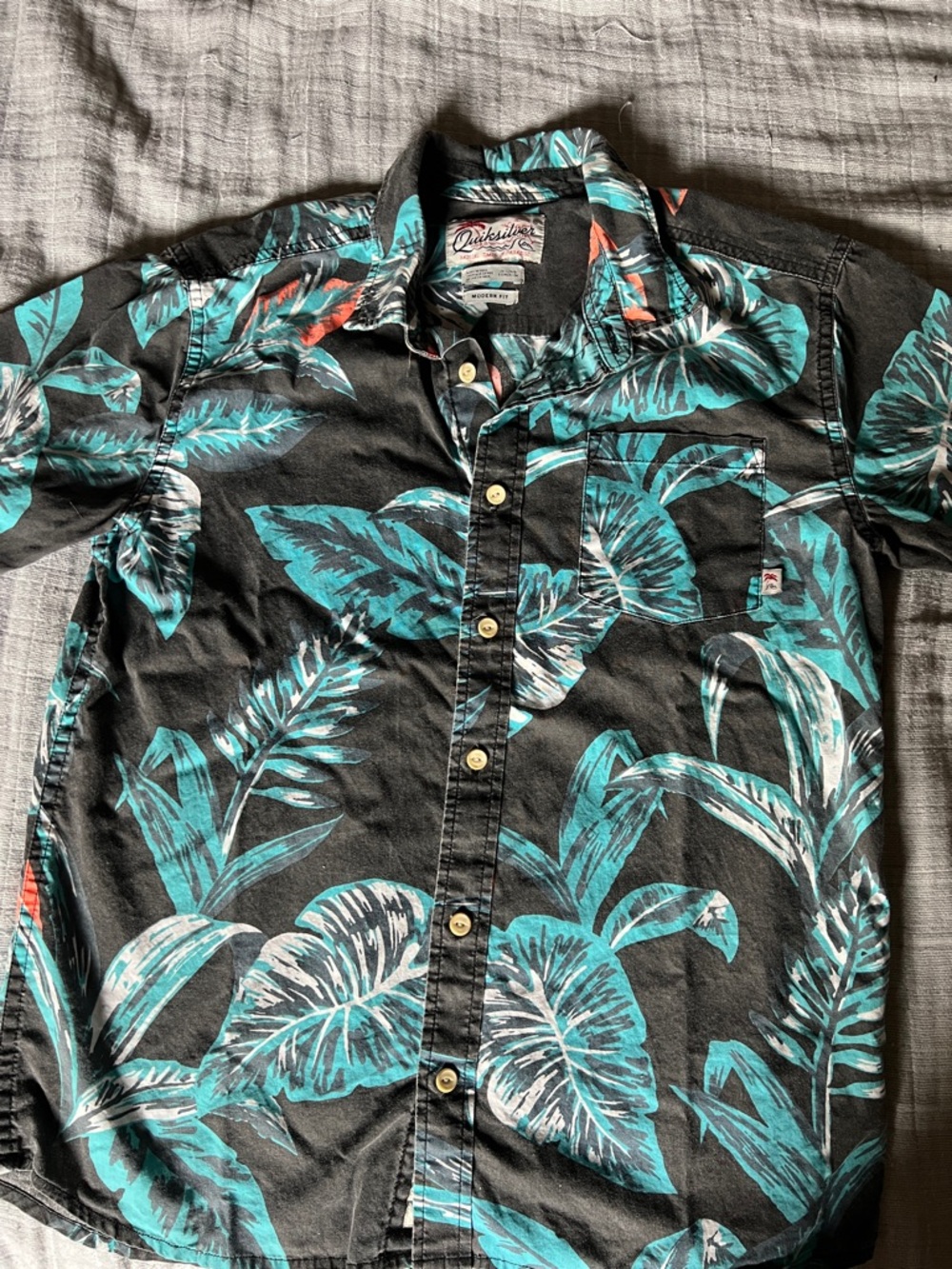 Quiksilver Black Button-Down Aloha Shirt - Youth Large (fits like 12)